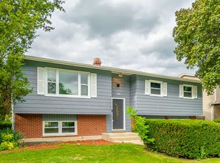 1104 E Barberry Ln, Mount Prospect, IL