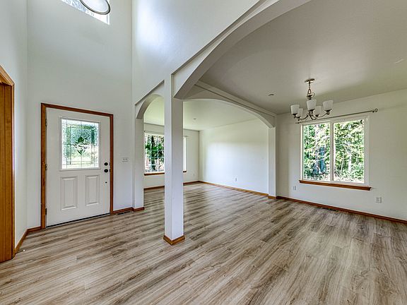 4th image of 1209 Rolling Hills Dr
