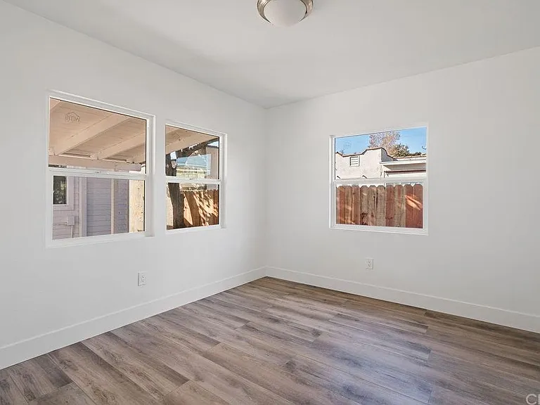 728 E Palmer Ave — Photo 11