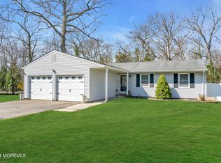 520 Pheasant Ln, Toms River, NJ