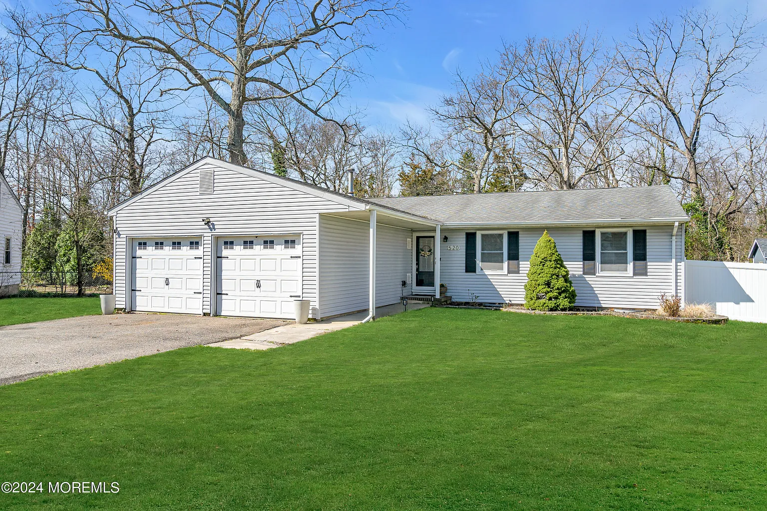 520 Pheasant Lane photo 1