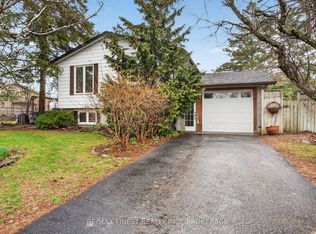 798 Danbury Rd, Kingston, ON K7M6T4