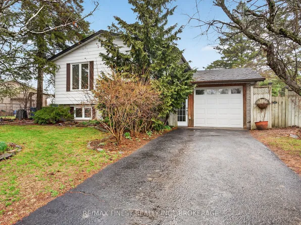 798 Danbury Rd, Kingston, ON K7M 6T4