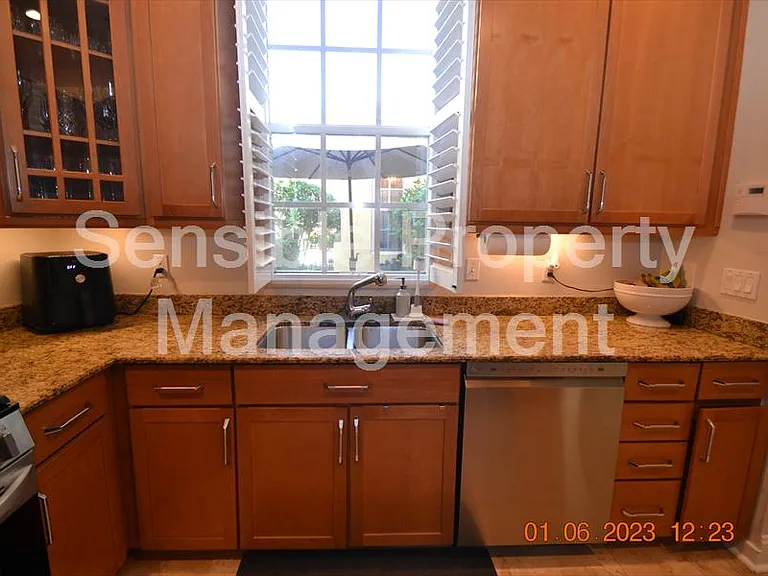 2405 Victoria Gardens Ln — Photo 23