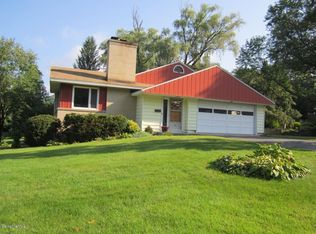 42 Lindley Ter, Williamstown, MA 01267