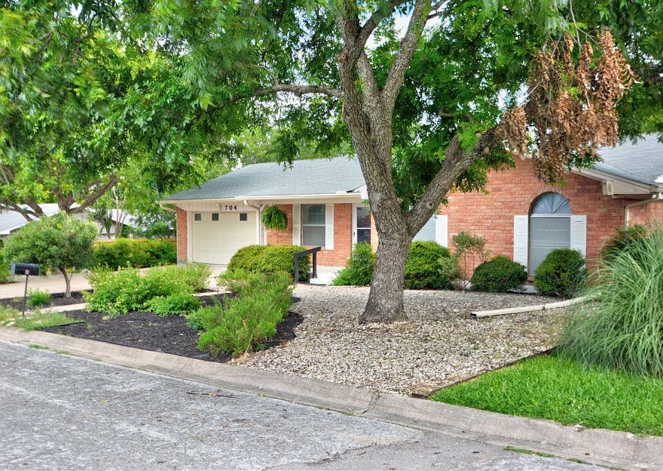 1st image of 704 Bow Ln