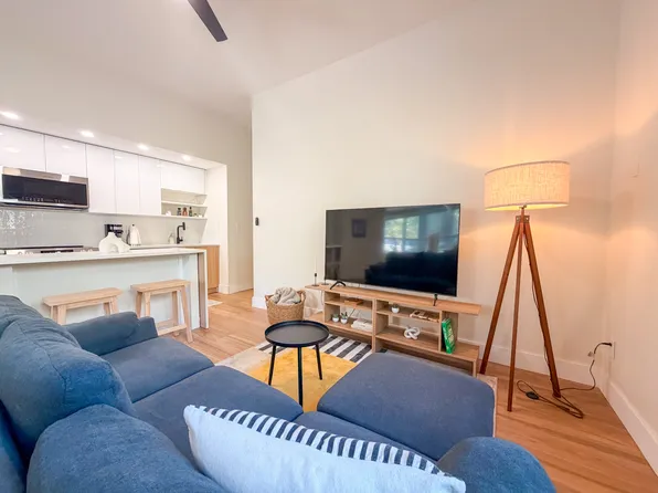 720 10th St N APT A, Saint Petersburg, FL 33705