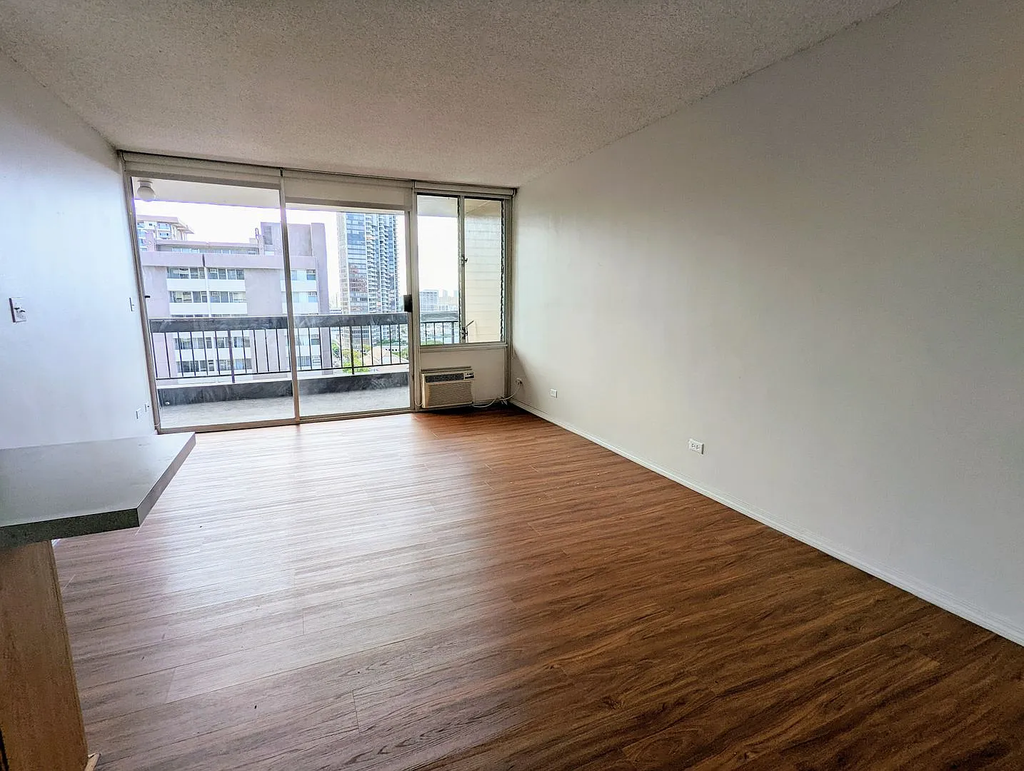 Partly Furnished 1-Bedroom 1-Bath with 1 parking @ Kinau Lanais in Makiki — Photo 4
