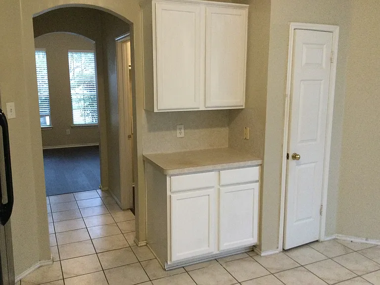 2218 Laurel Oaks Dr — Photo 3