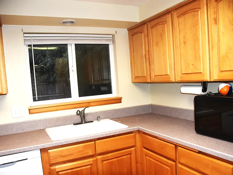 8205 NE 139th Ct — Photo 2