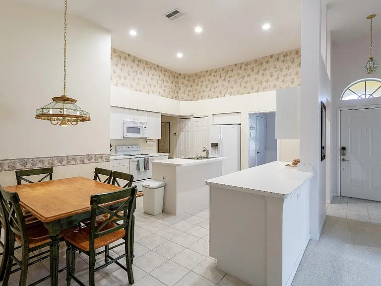 Seashore Cir — Photo 17