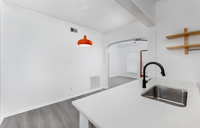 Dining area w/open kitchen