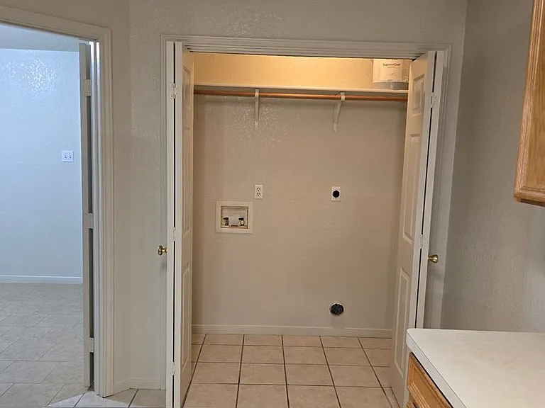 1602 Van Zanten Dr — Photo 3