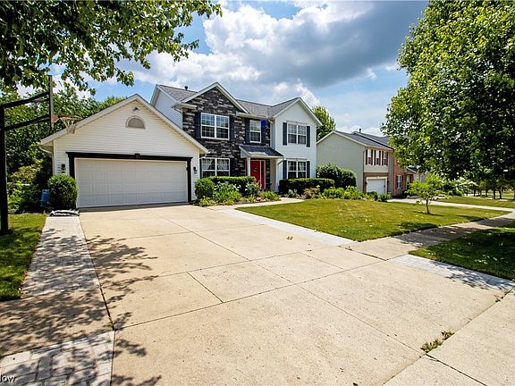 3rd image of 1457 Logan Ln
