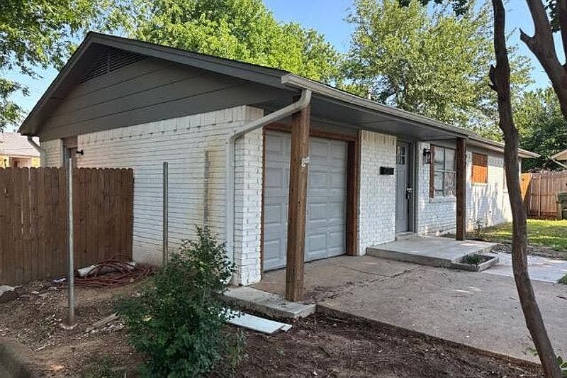 2nd image of 1724 Brandon Cir