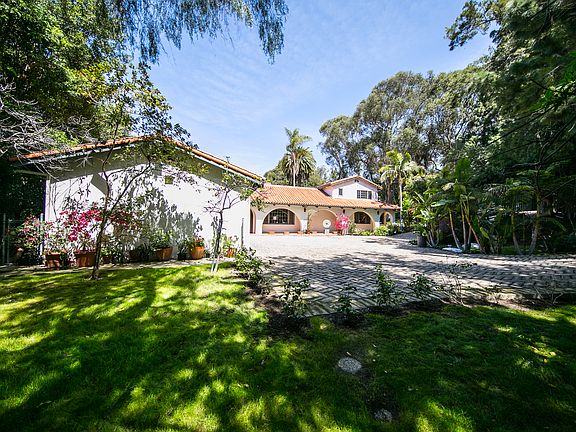 Stone Inlayed Driveway