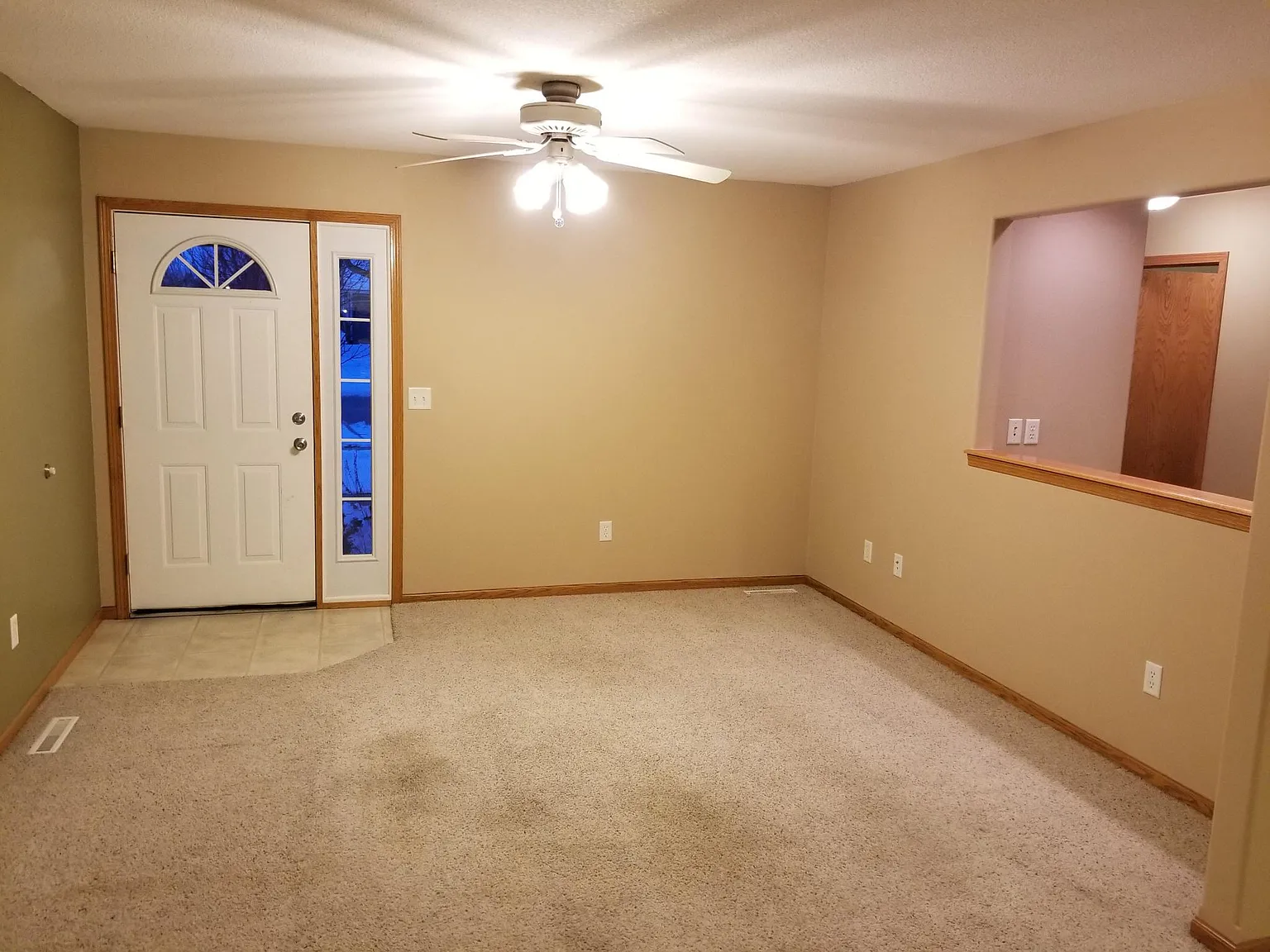 3 bed, 2.5 bath, 1388 sqft, $1,800 — Photo 2
