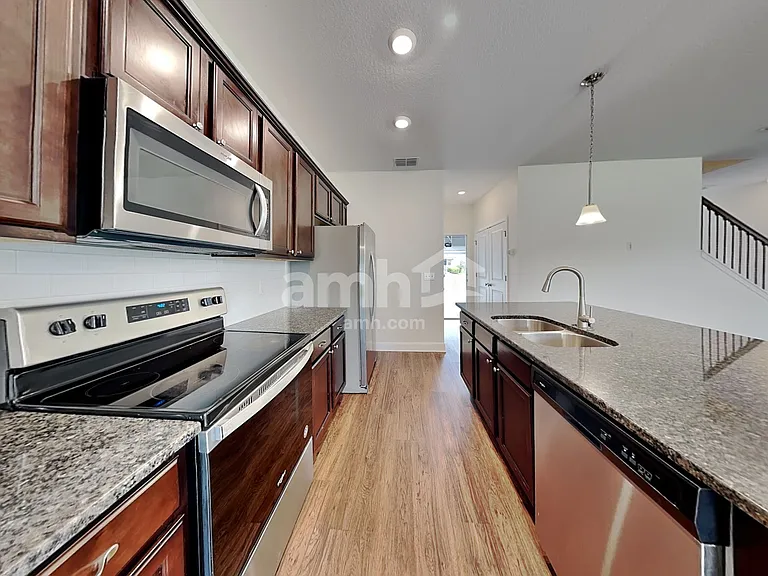 919 Walden Pond Dr — Photo 3