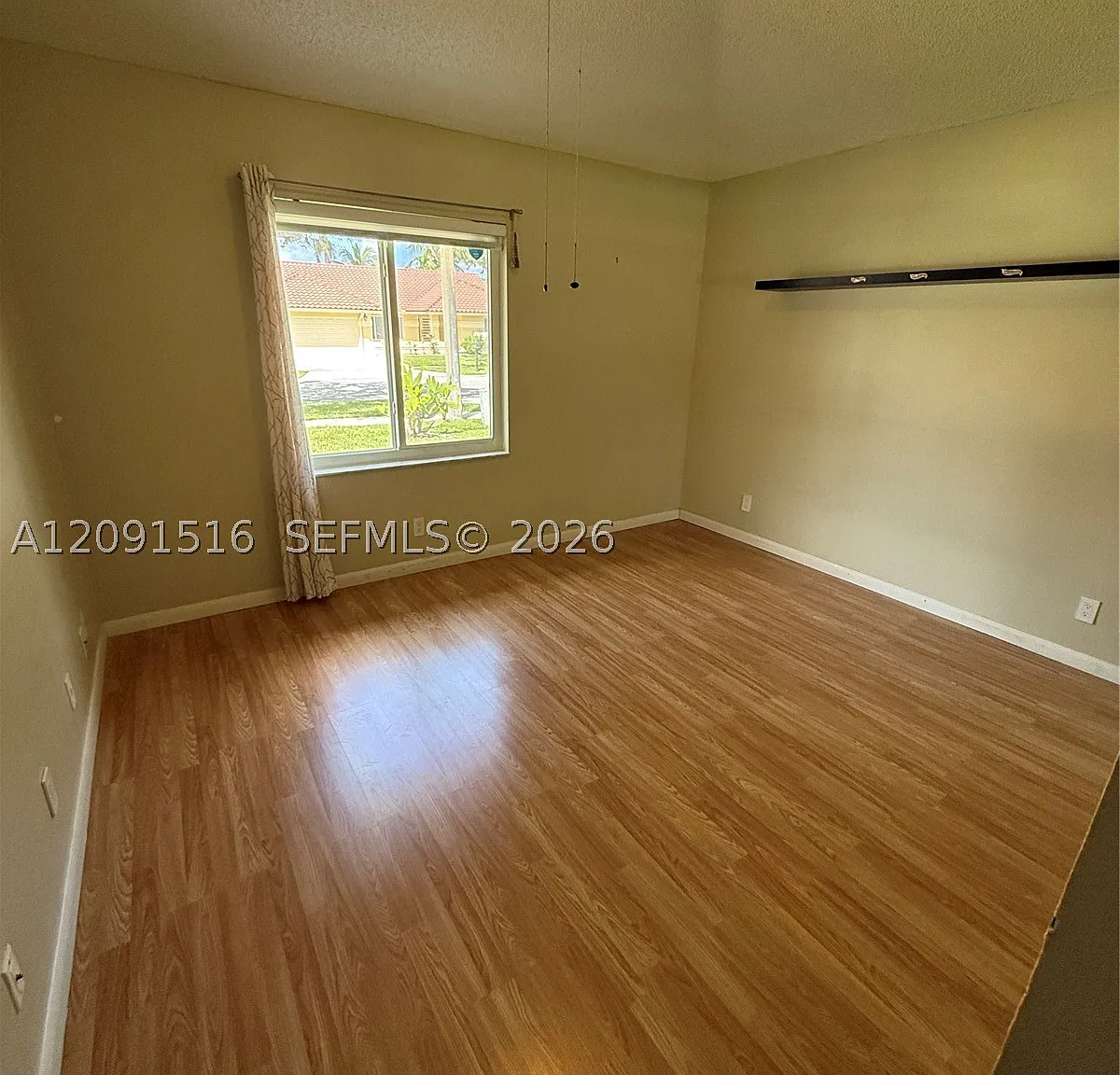 3 bed, 2.0 bath, 2106 sqft, $4,650 — Photo 4