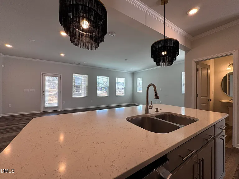 104 Jade Creek Dr — Photo 10