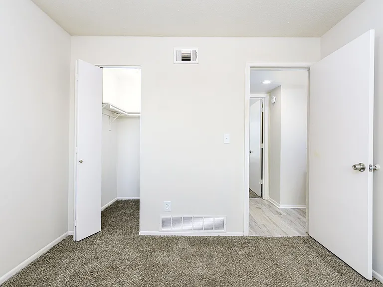 Parkville Place Apartments — Photo 13