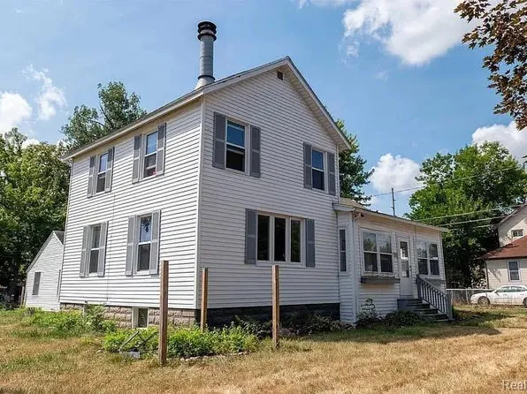 208 34th St, Bay City, MI 48708