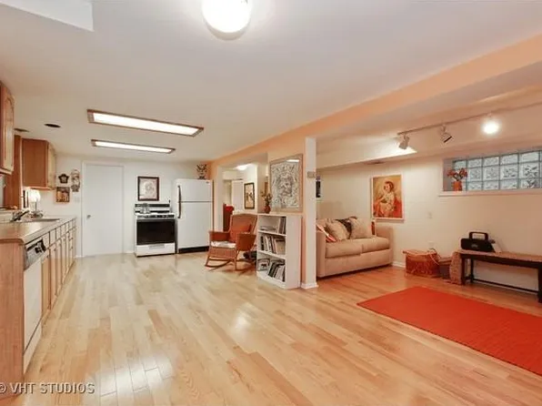 1327 W Wolfram St, Chicago, IL 60657