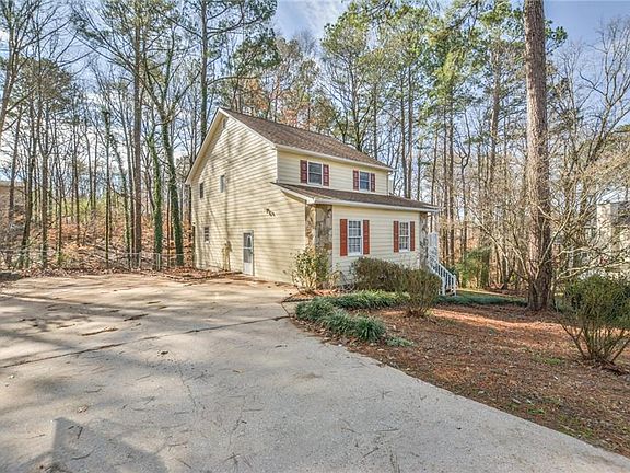 3rd image of 2060 Oak Village Ln
