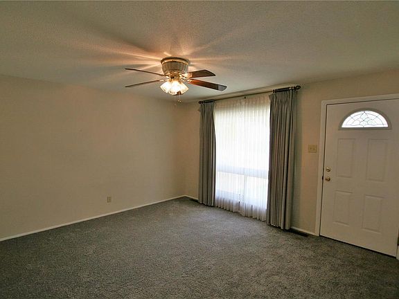 2nd image of 2835 Laurel View Ln