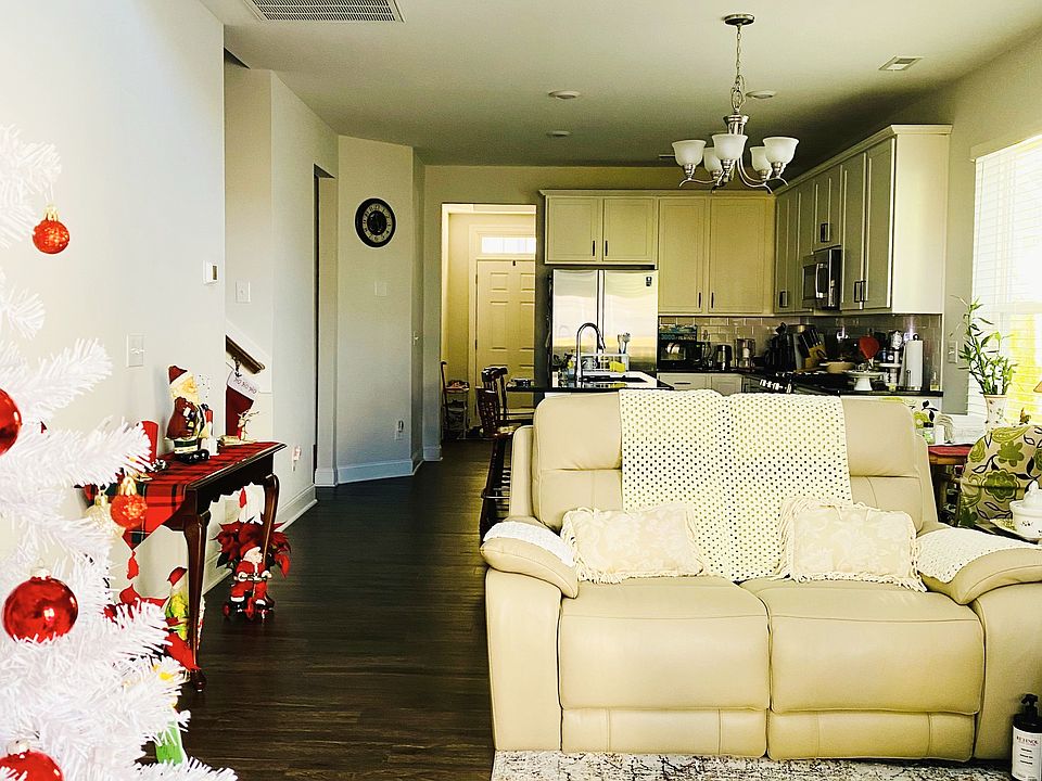 Airy and stylish living room