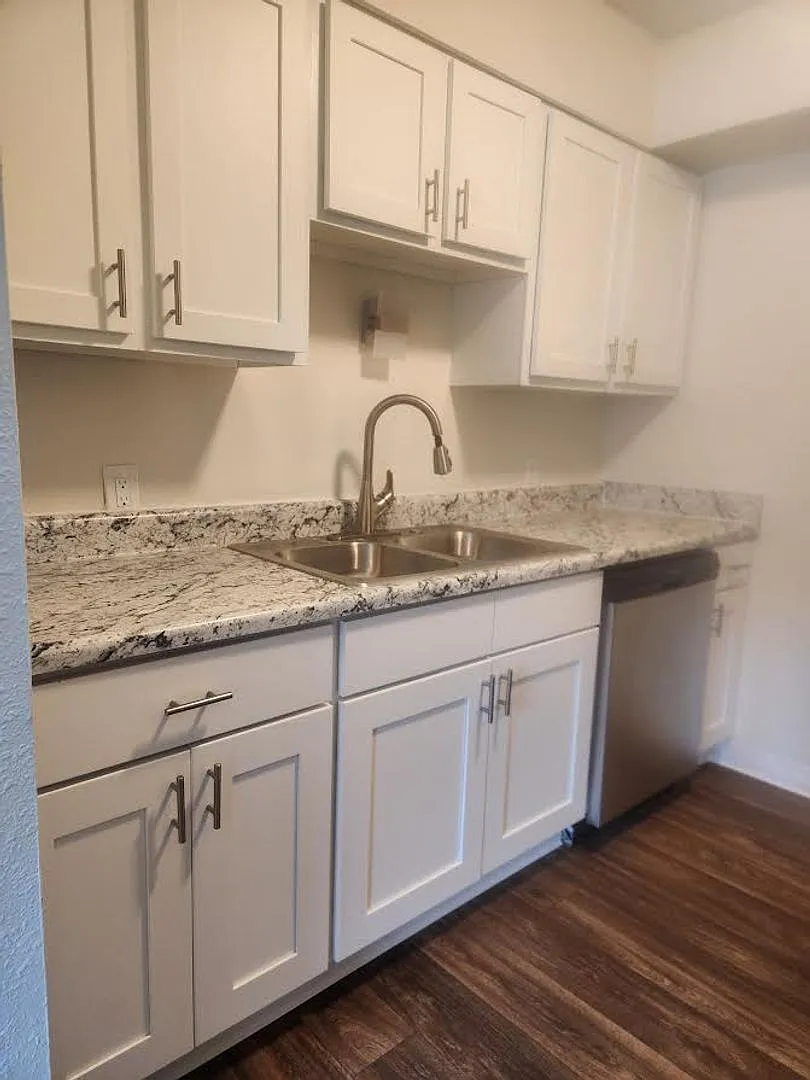 North Pointe Apartments — Photo 3