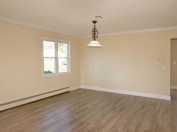 5th image of 209 Torrey Pines Dr