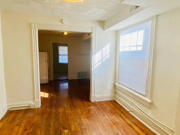 3322 Ellwood Ave.* — Photo 8