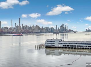 5311 City Pl, Edgewater, NJ 07020