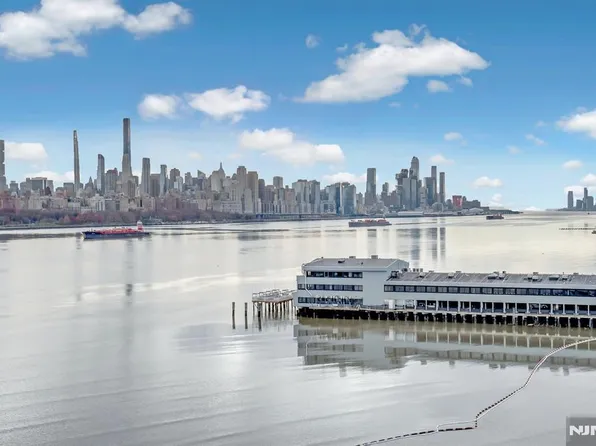 5311 City Pl, Edgewater, NJ 07020