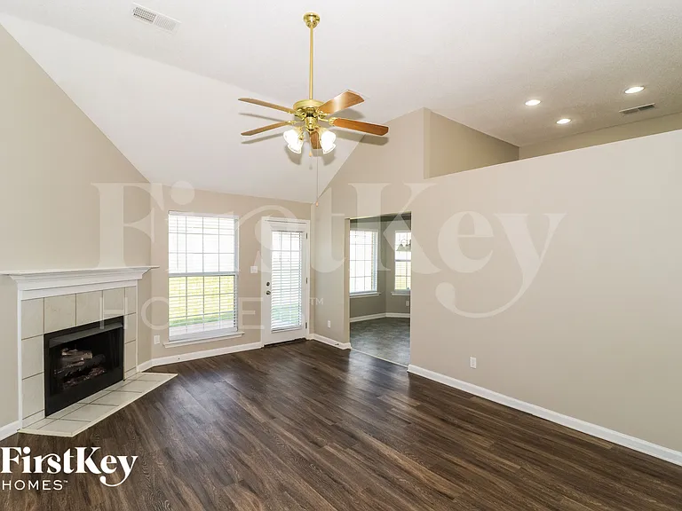 1060 Mossy Knoll Dr — Photo 4