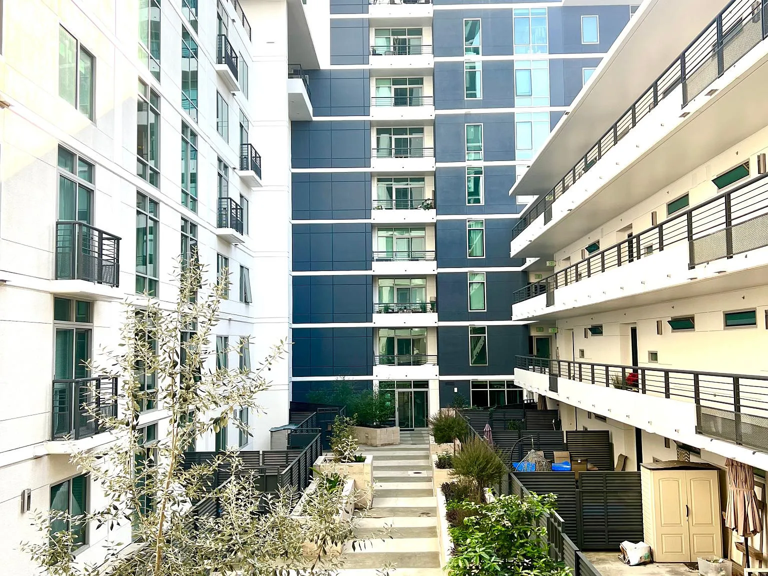 425 W Beech St — Photo 4