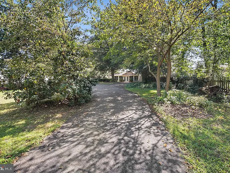 1348 Carpenters Point Rd — Photo 30
