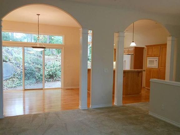 Kitchen & Eating Area