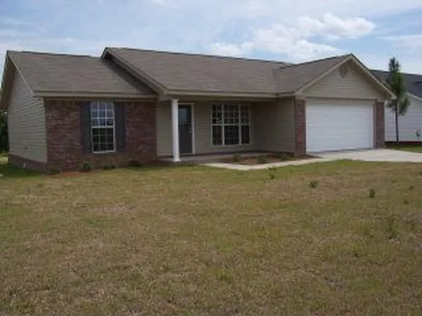 686 Jester St, Cowarts, AL 36321
