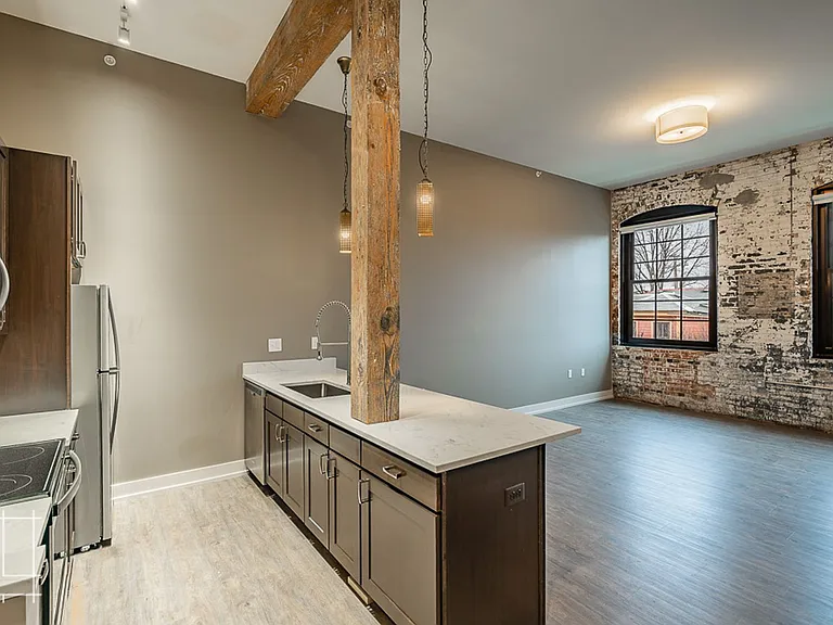 180 Detroit Ave — Photo 3