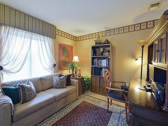 4th image of 3111 Black Pine Ave
