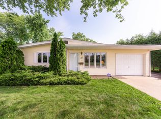 311 Kingswood Dr, North Aurora, IL