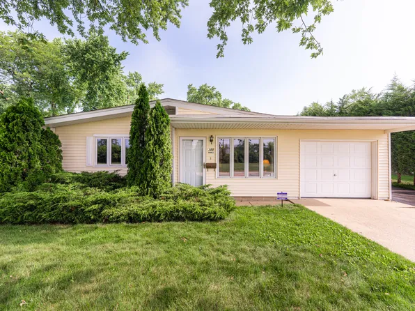 311 Kingswood Dr, North Aurora, IL 60542