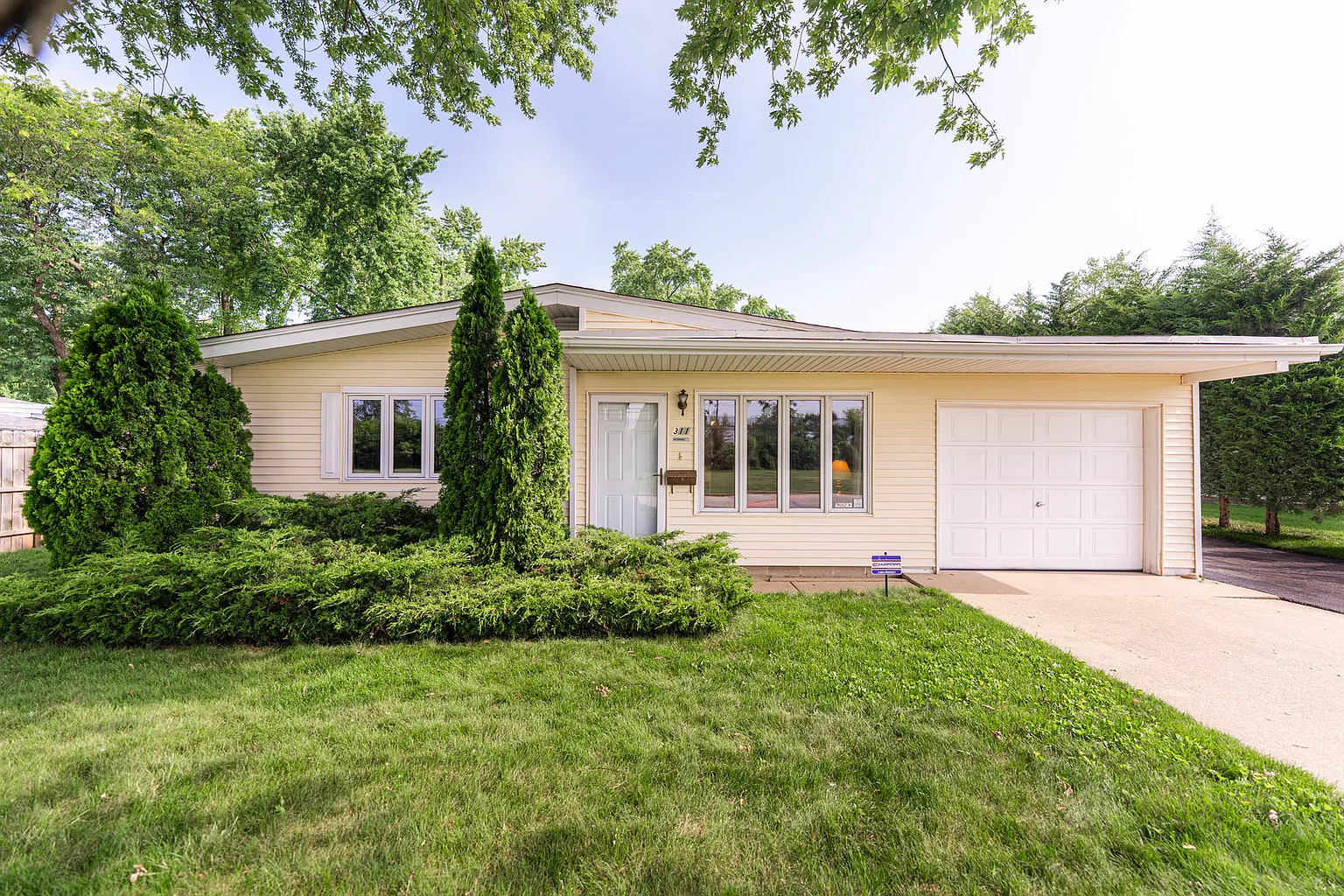 311 Kingswood Dr photo 1