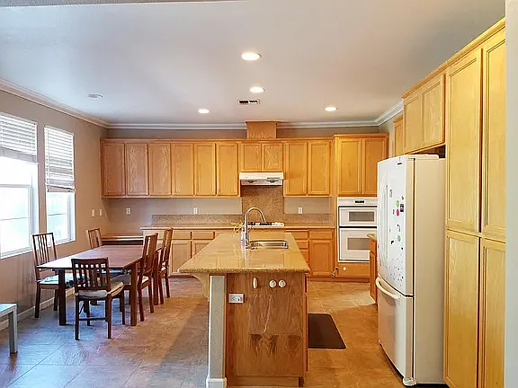 4 bed, 3.5 bath, 2612 sqft, $5,500 — Photo 4
