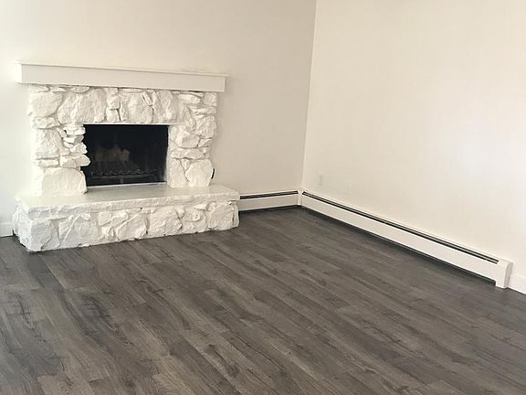 living rm with gas fireplace