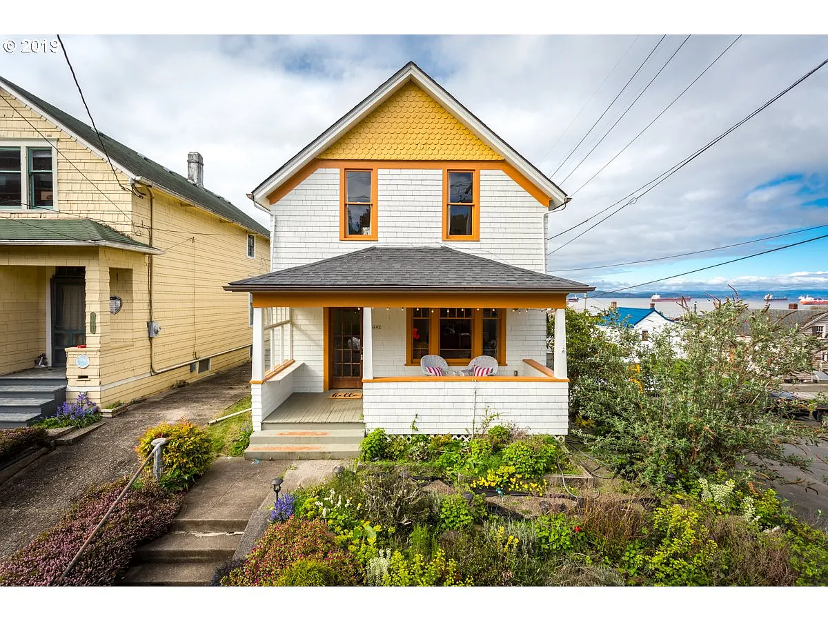 1692 Franklin Ave photo 1