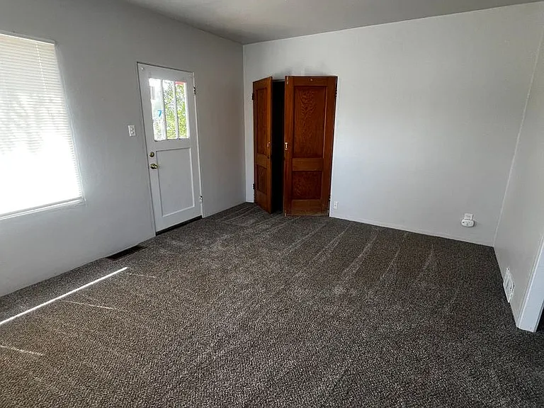 522-528 E Putnam St — Photo 6