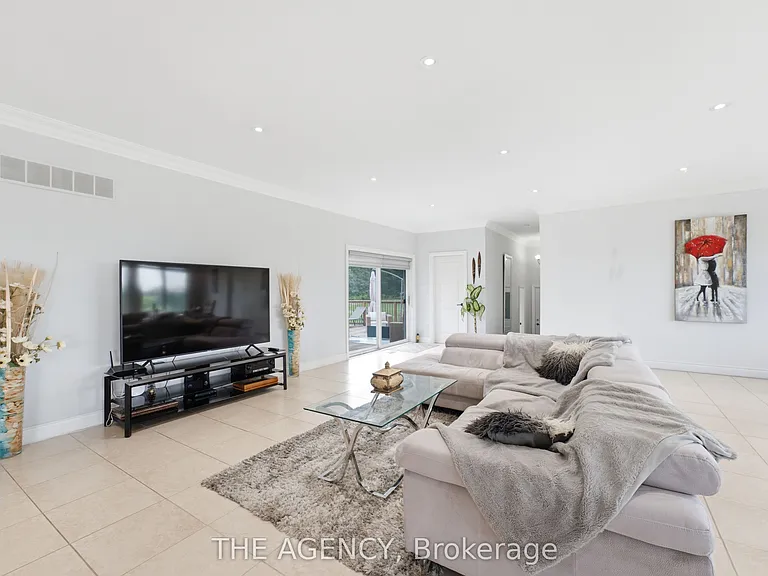 14415 Jane St — Photo 12